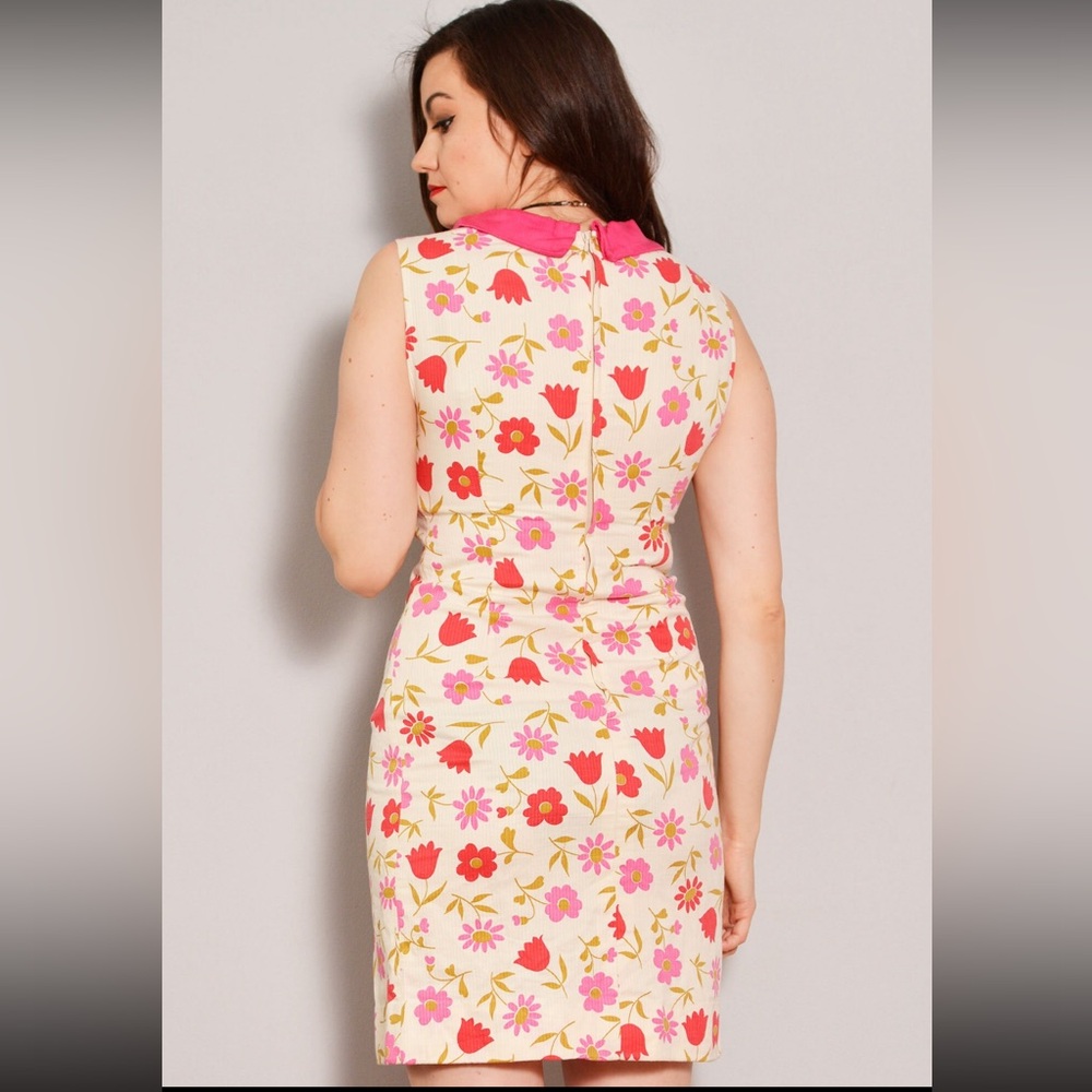 Red Pink Flowers Ribbed Mod Shift Dress - Picture 4 of 4